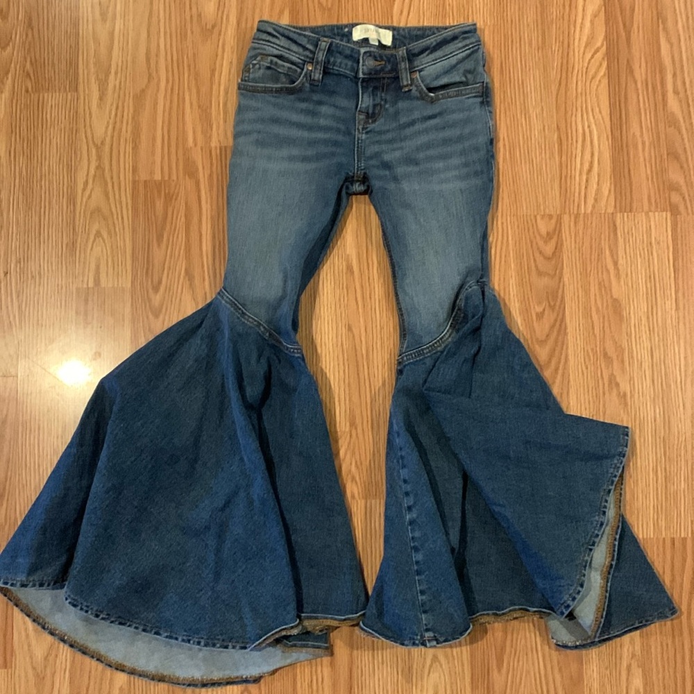 Shyanne girls western bell bottom jeans size 7